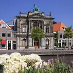 ホテル ファン デル ファルク 4*